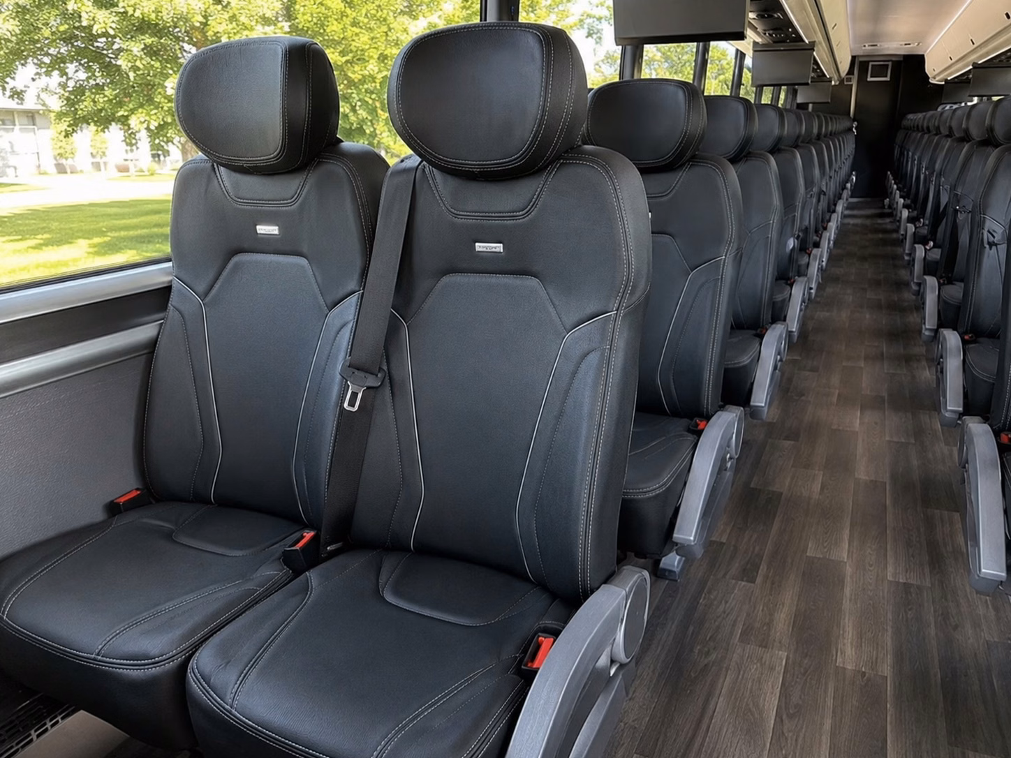 shuttle buses for hillsboro vineyard weddings in the tualatin valley wine country